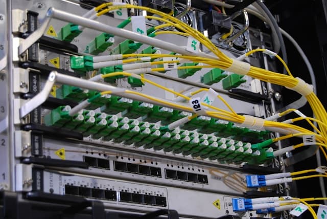 Teknik Jaringan Akses Telekomunikasi SMK Telkom Lampung: Belajar Fiber Optic dari Dasar